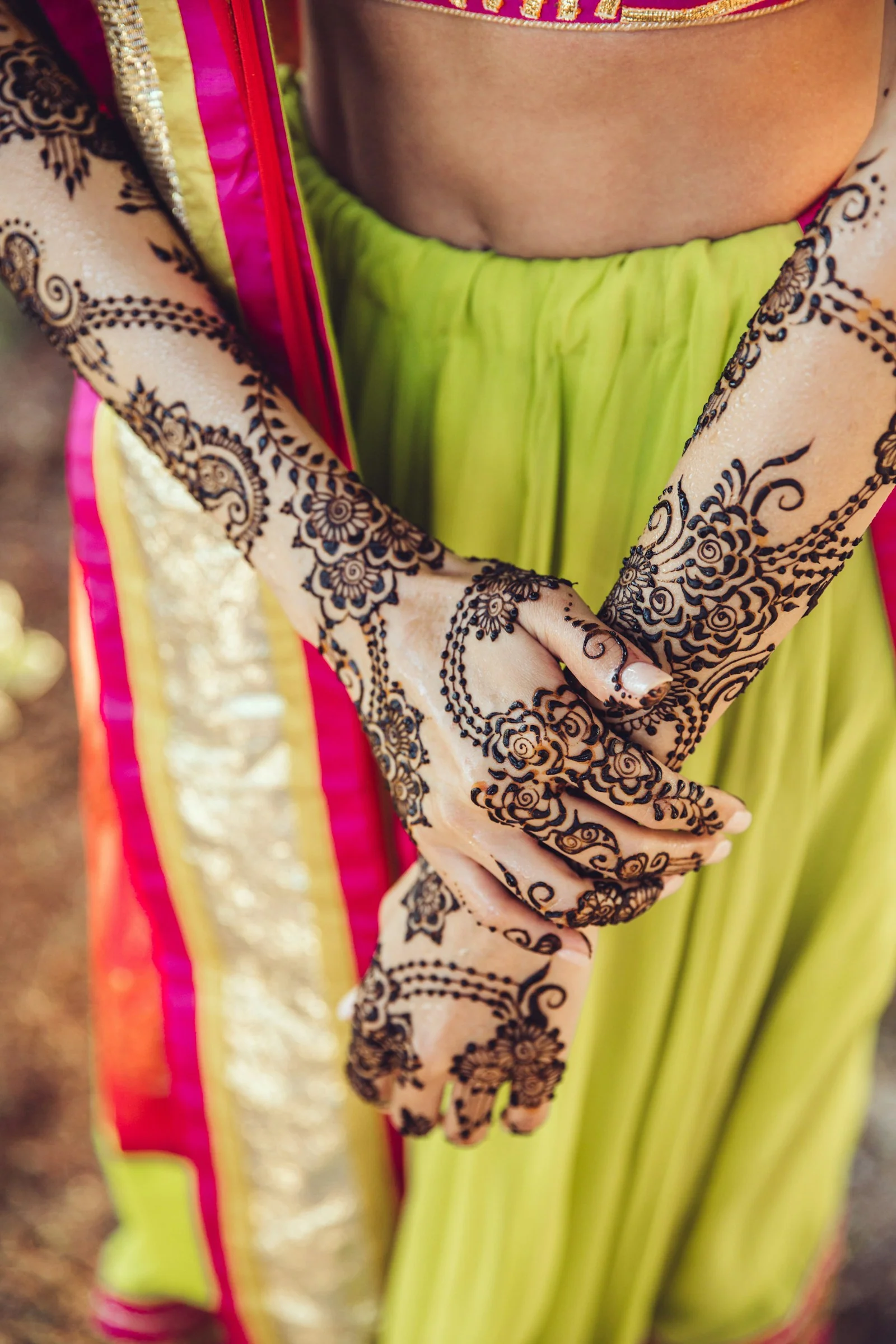 Rang Mehndi Lehenga, embroidery close-up